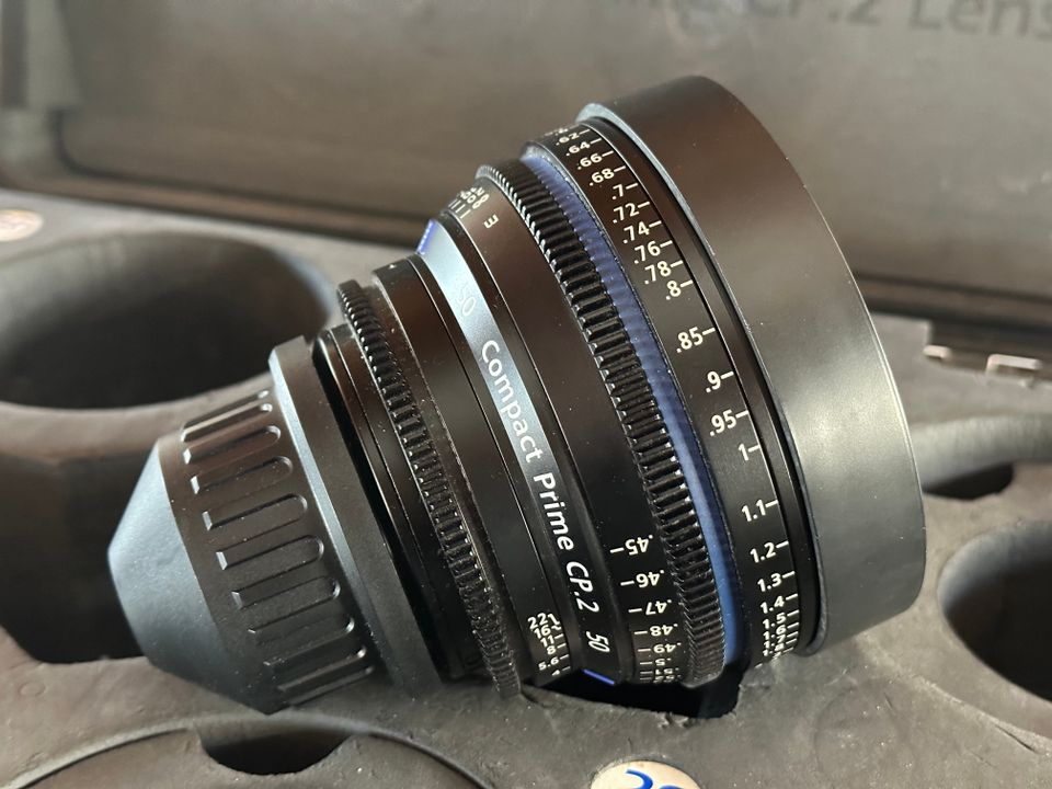 Carl Zeiss compact primes CP.2 EF & PL-mount + caméras rouges