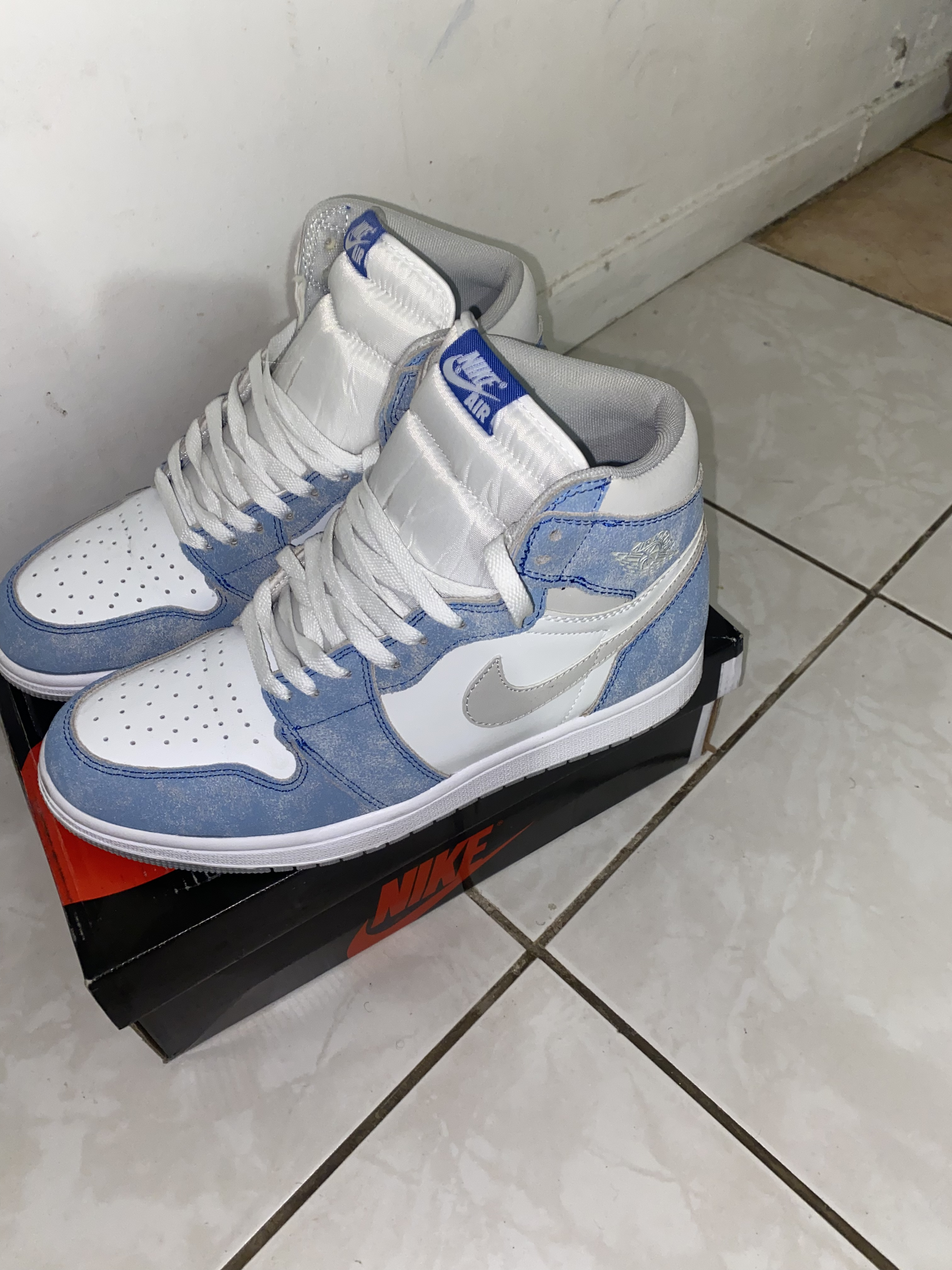 Jordan 1 retro high og hyper royal