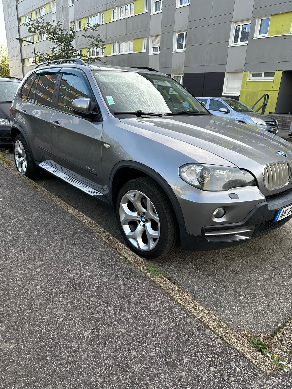 BMW X5 7 places en parfait état - Miniature 4