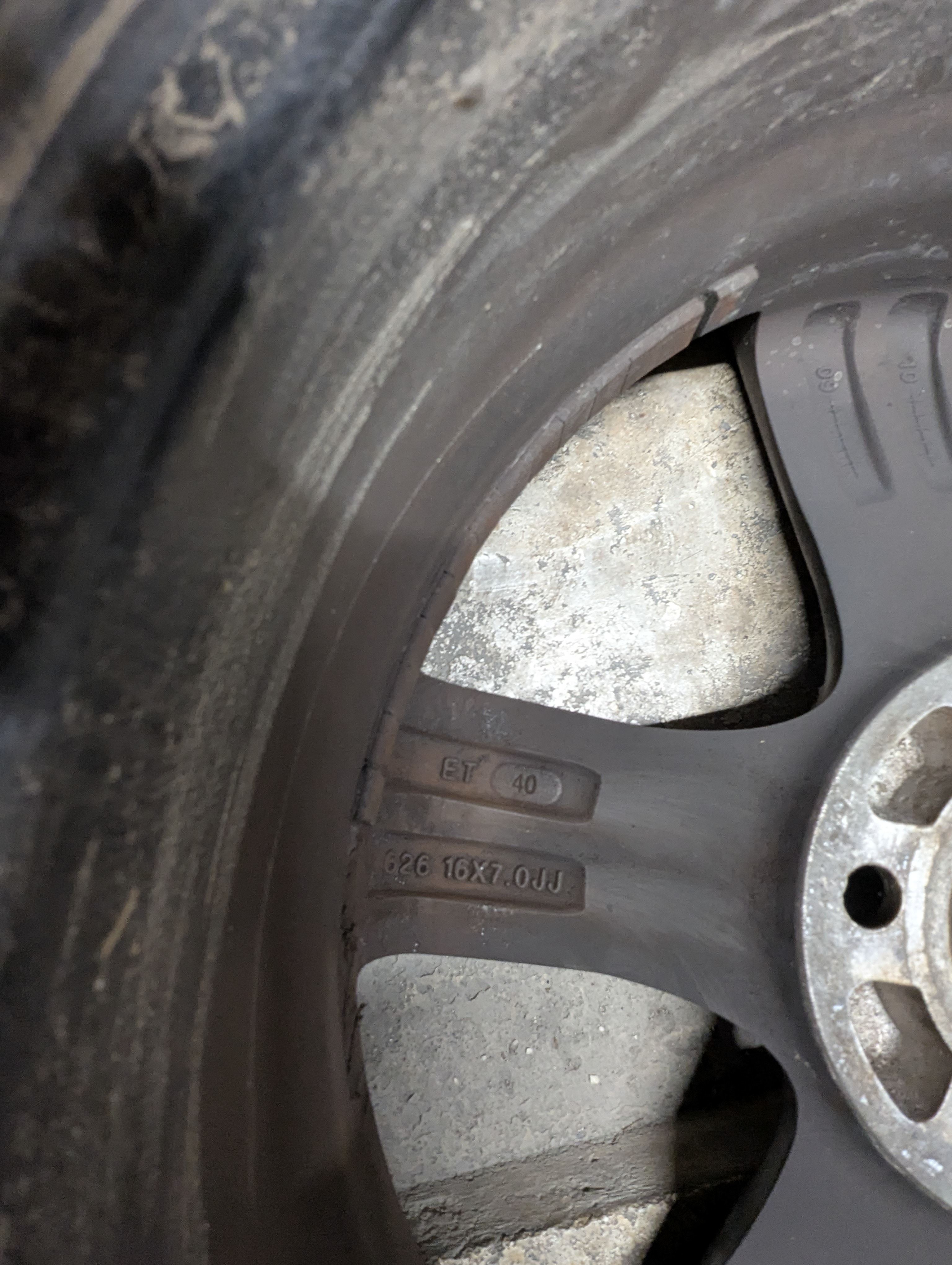 Jantes et pneus hiver pour Volkswagen en parfait état