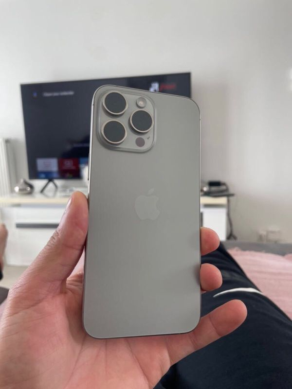 IPhone 15 pro max 256go tout operateur