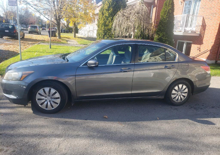 Voiture Honda accord 2009 - Miniature 2