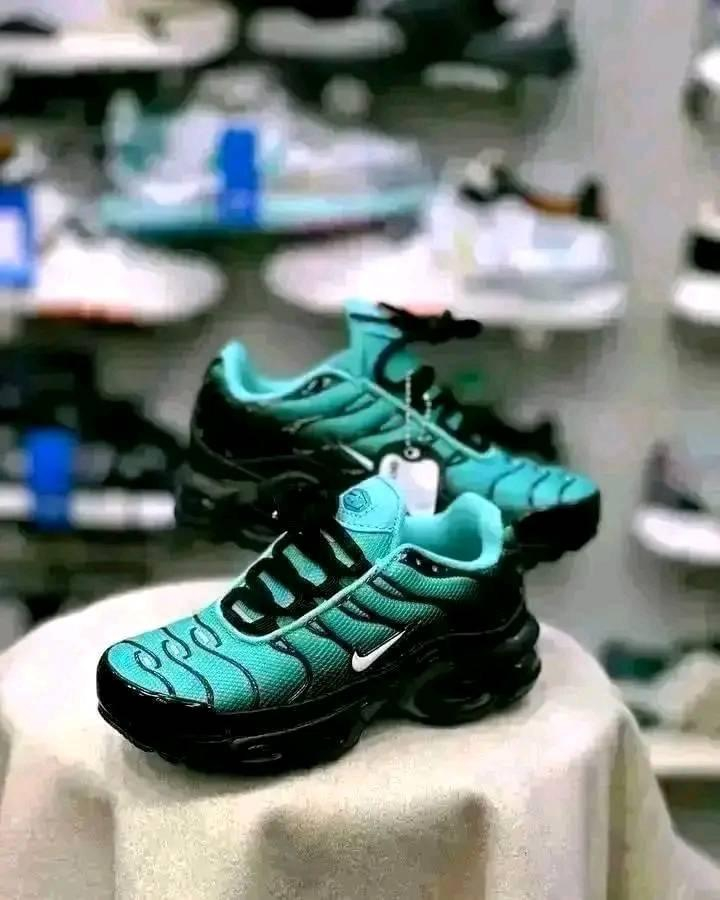 Chaussures Baskets tn Détail/Lot