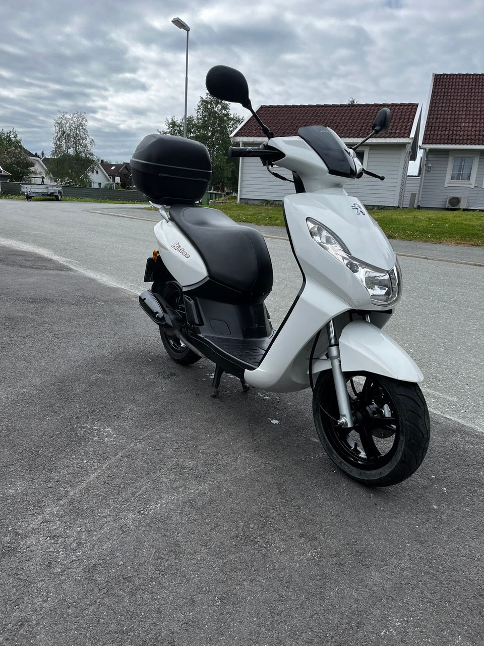 Scooter Peugeot Kisbée année 2014 - Miniature 2