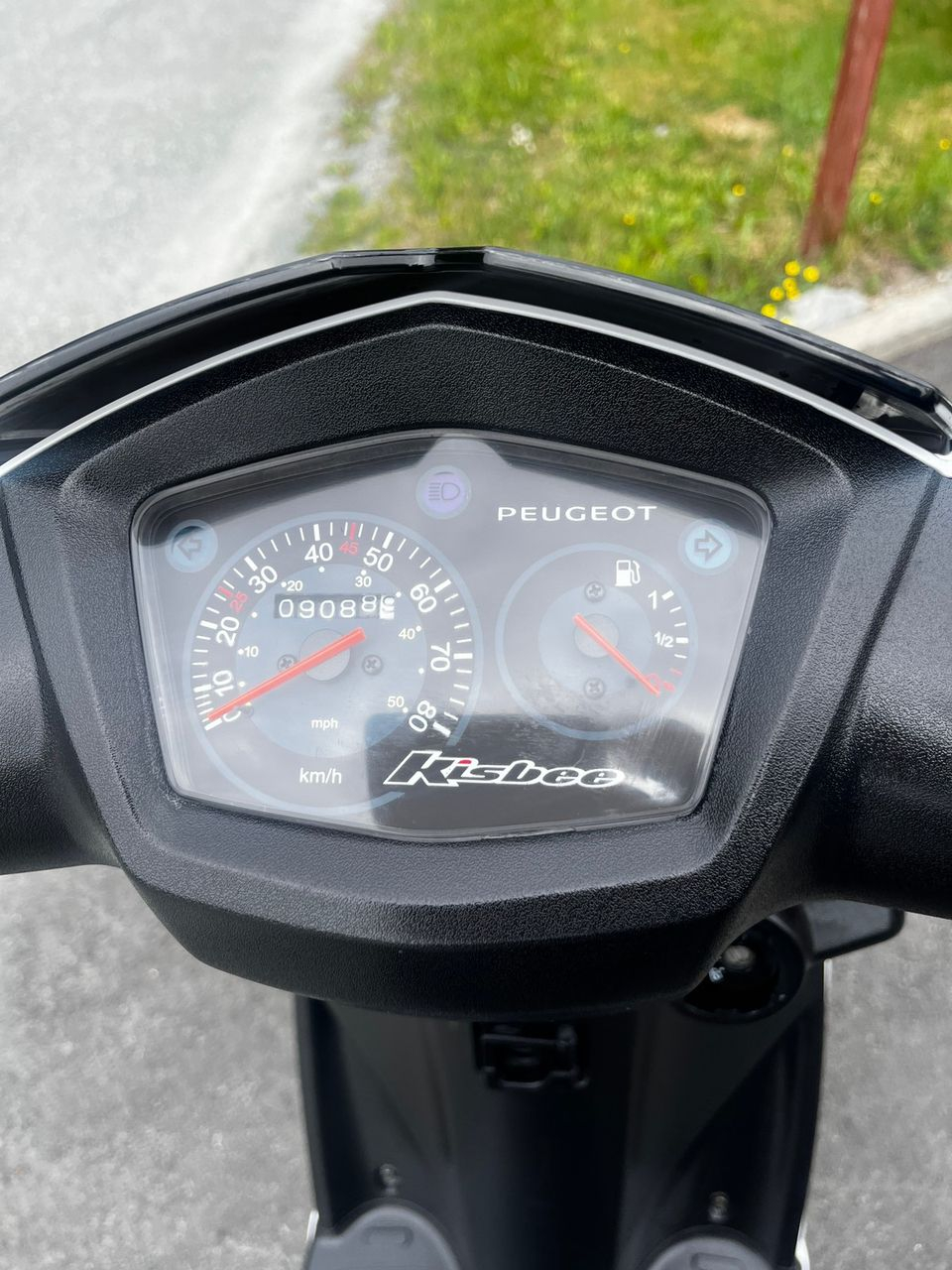 Scooter Peugeot Kisbée année 2014