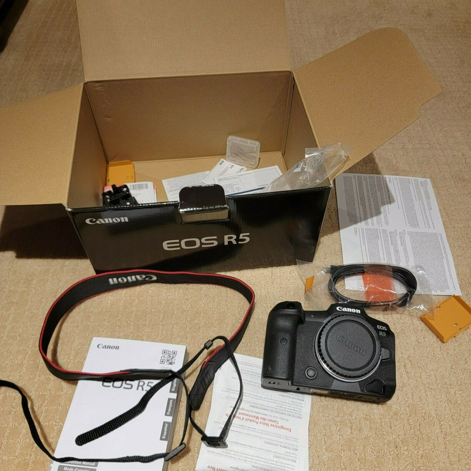 Appareil photo sans miroir Canon EOS R5 45,0 MP - Noir (boîtier uniquement)