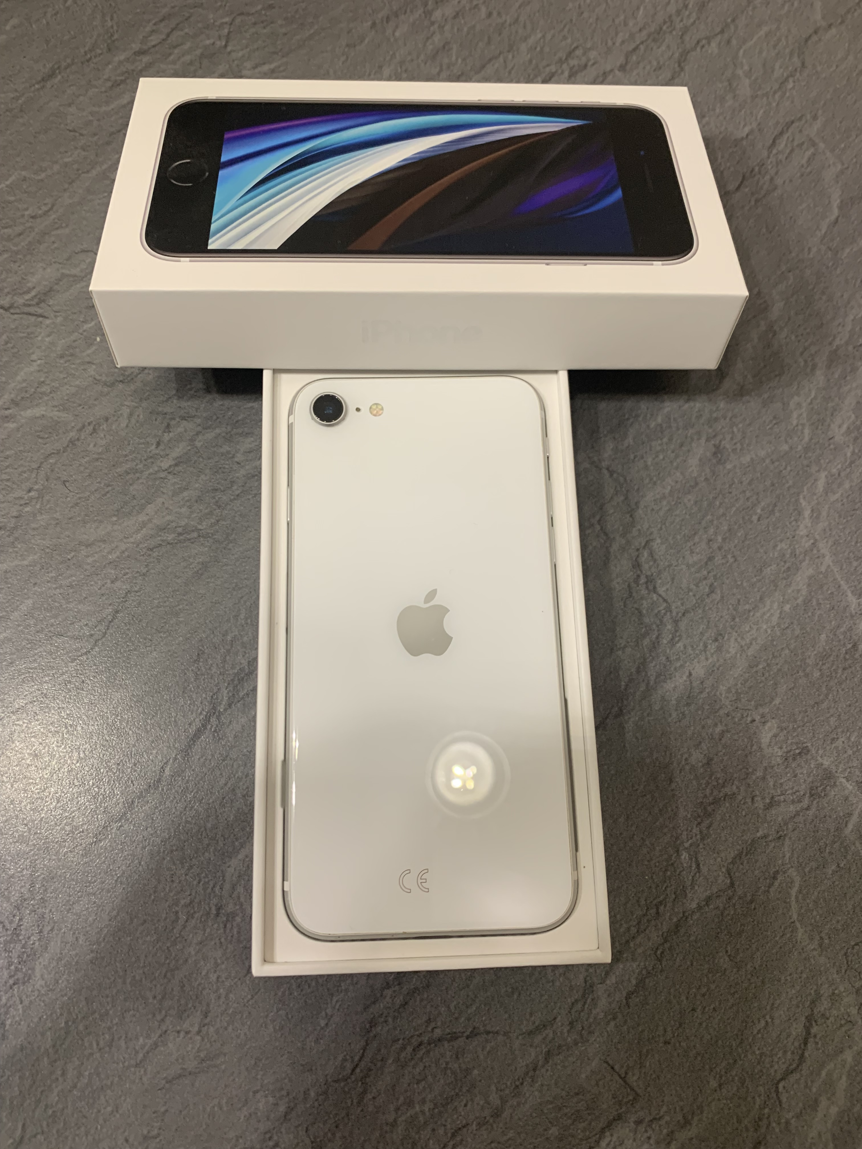 iPhone SE blanc en bon état