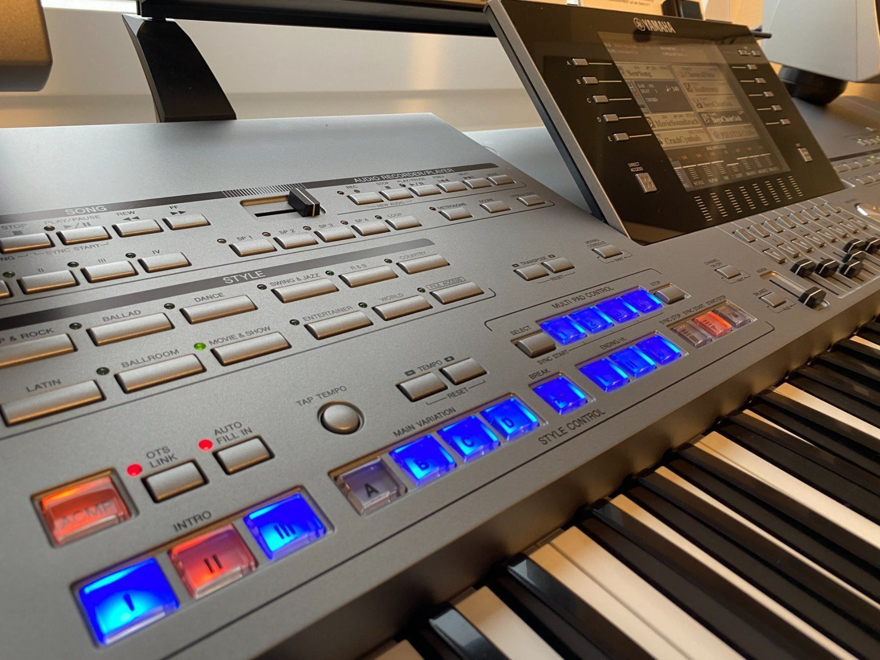 Yamaha Tyros 5 76 touches