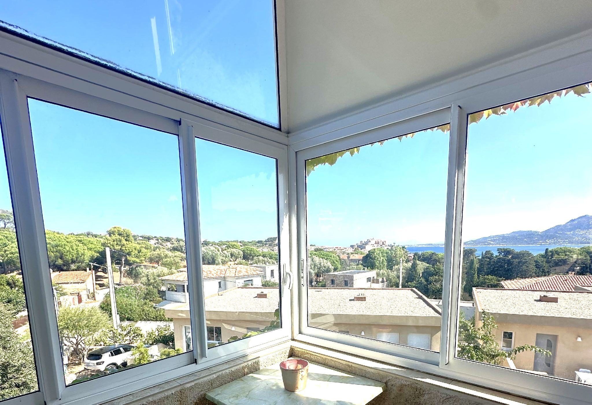 Appartement de type T4 en duplex sur une propriété privée L33 - Miniature 3