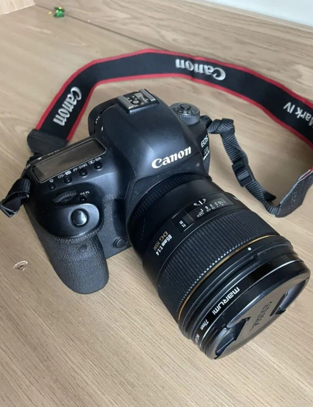 Canon EOS 5D MARK IV 30.4 MP Digital SLR Camera + Canon EF 85mm f/1.4L IS USM