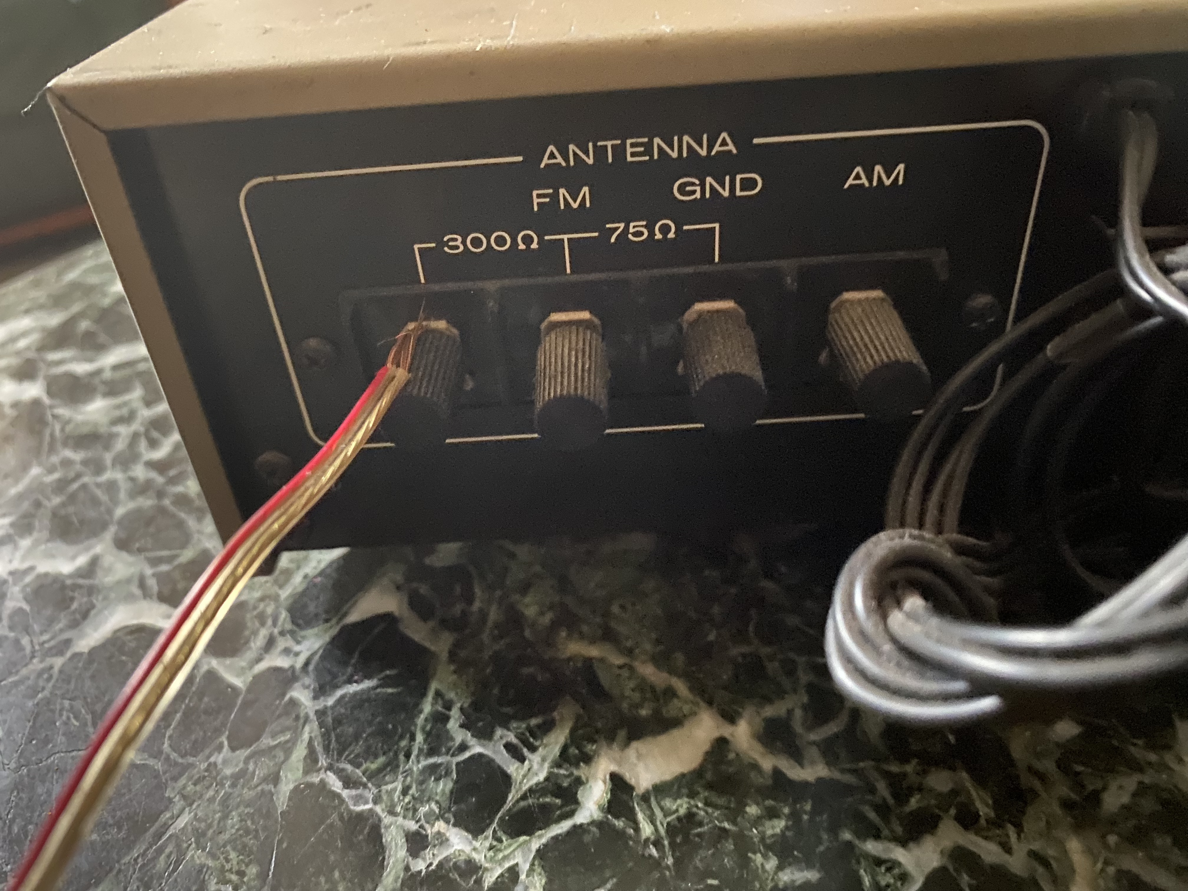 À VENDRE Tuner Classique Vintage Marantz ST 310 FM / AM tuner (1980 - 1982) EN L’ÉTAT ! - Miniature 3