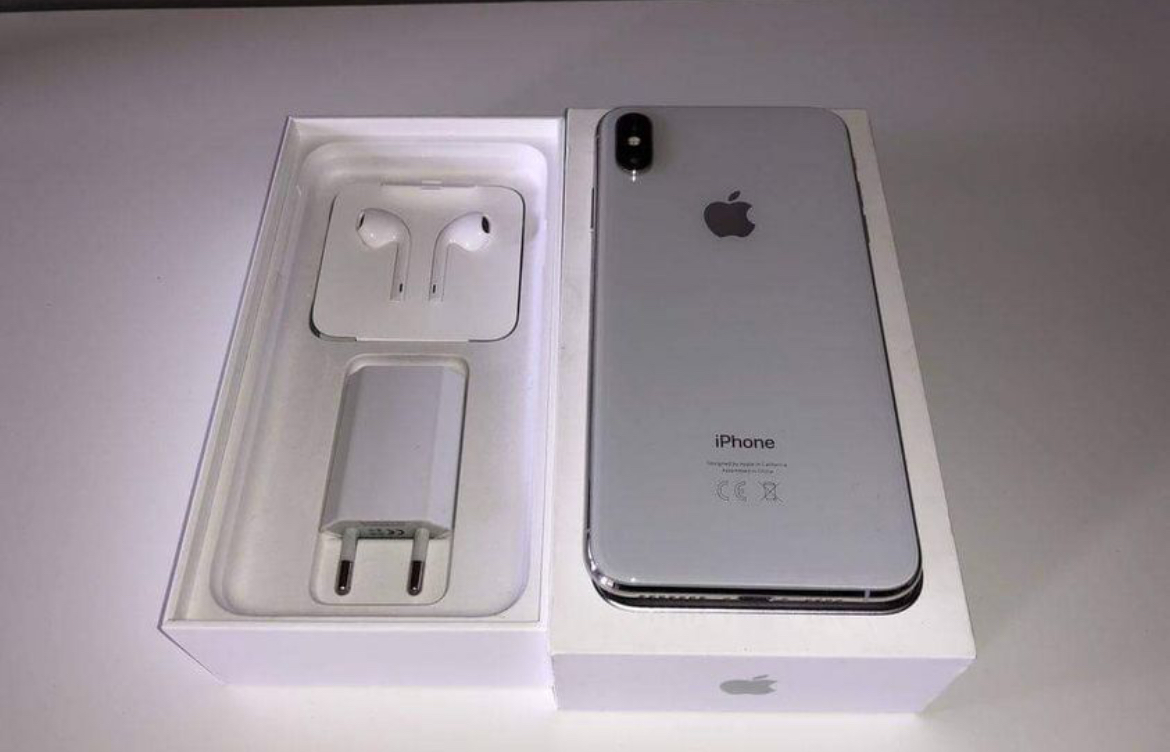 iPhone XS Max blanc avec boîte et accessoires