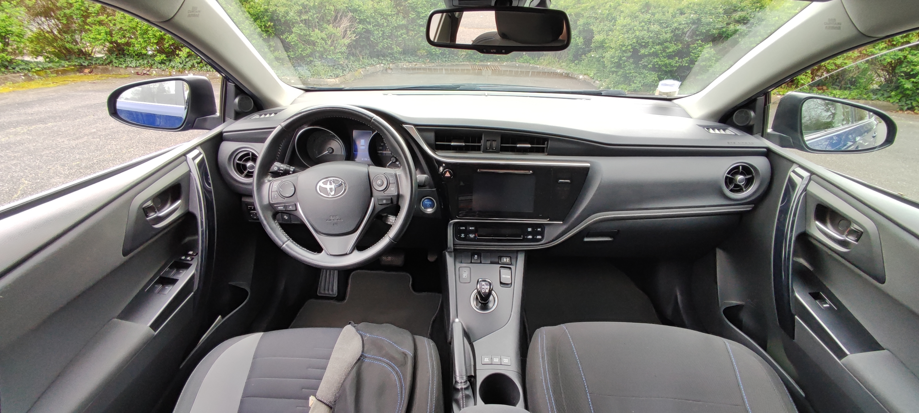TOYOTA AURIS HYBRIDE ANNEE 2017 AUTOMATIQUE - Miniature 2