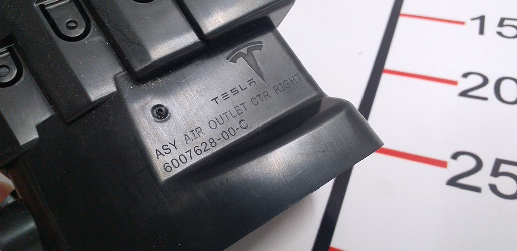 Conduit d'air du panneau central passager gauche Tesla  6007628-00-C
