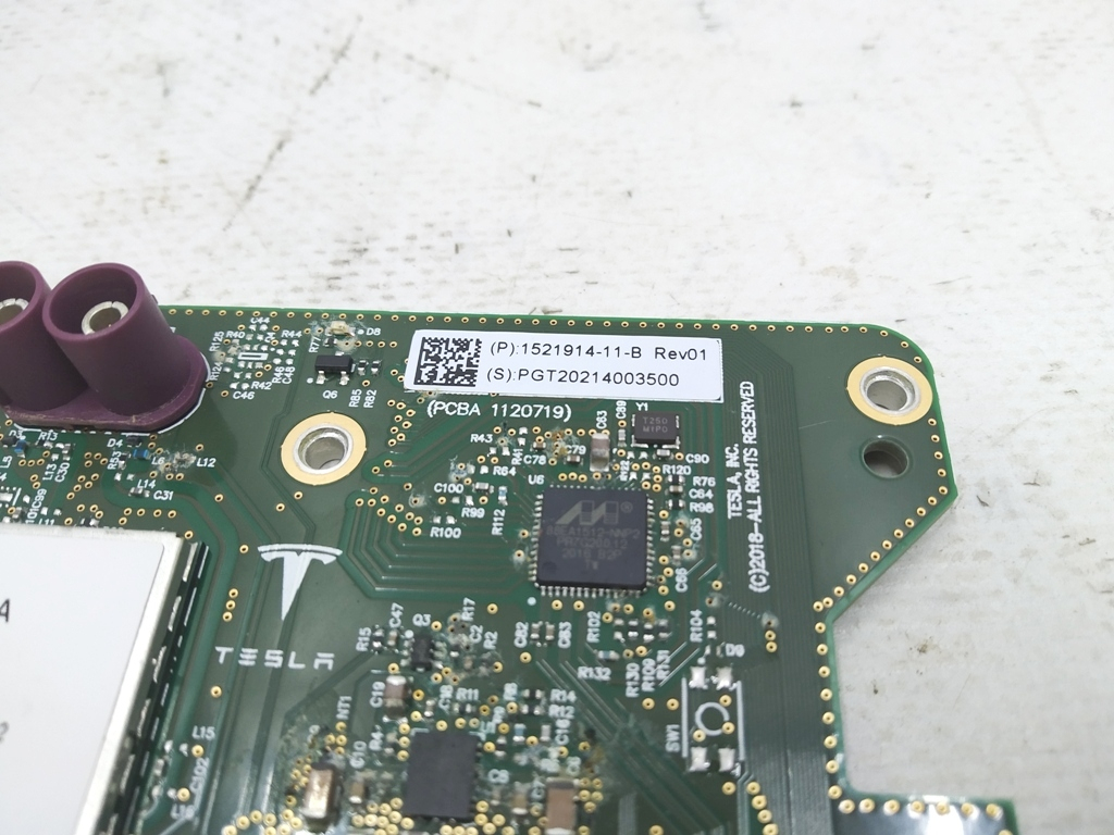 Modem NA (LTE) REV01 (traces d'oxydation) Tesla modèle 3 1521914-11-B
x