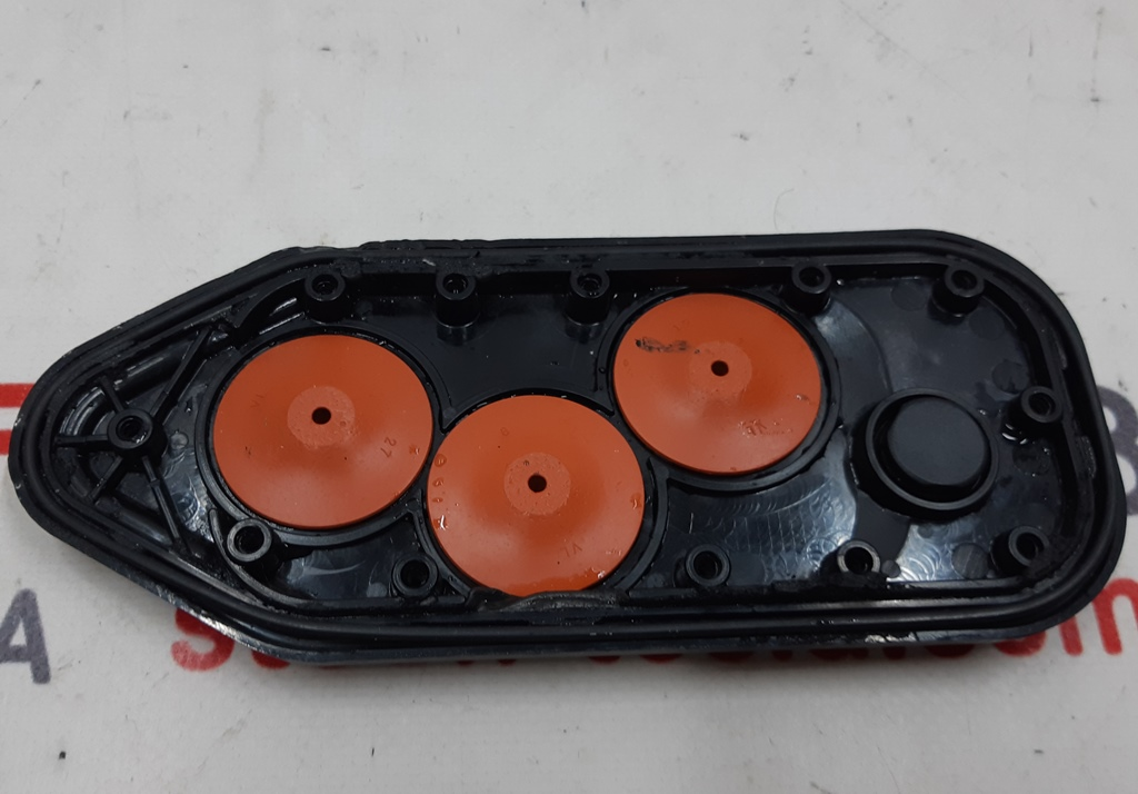 Couvercle de ventilation supérieur de la batterie en plastique avec soupapes  6010488-00-C k