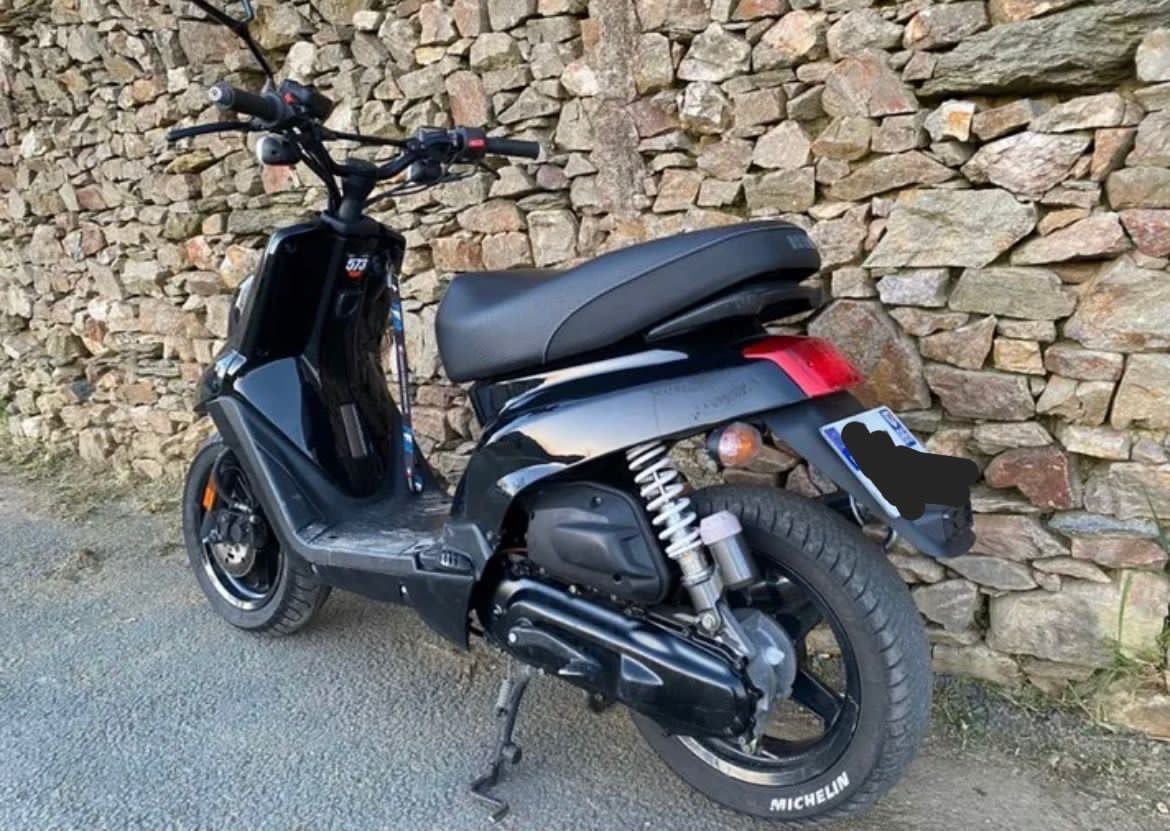 À vendre moto Scooter booster - Miniature 2