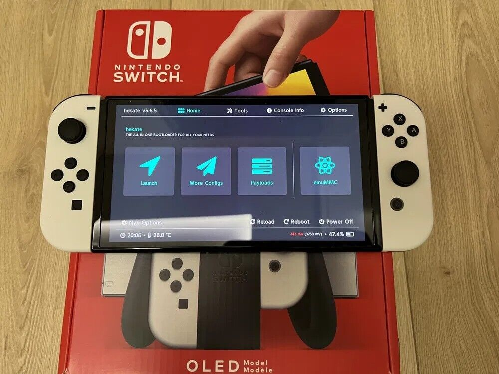 Nintendo Switch OLED (Blanc) avec puce neuve.