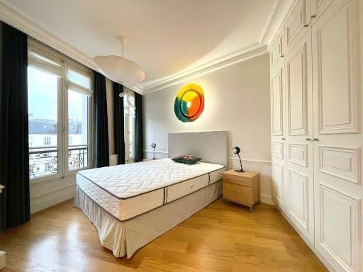 Location meublée appartement 3 pièces 63 m²à Paris 8ème (75)