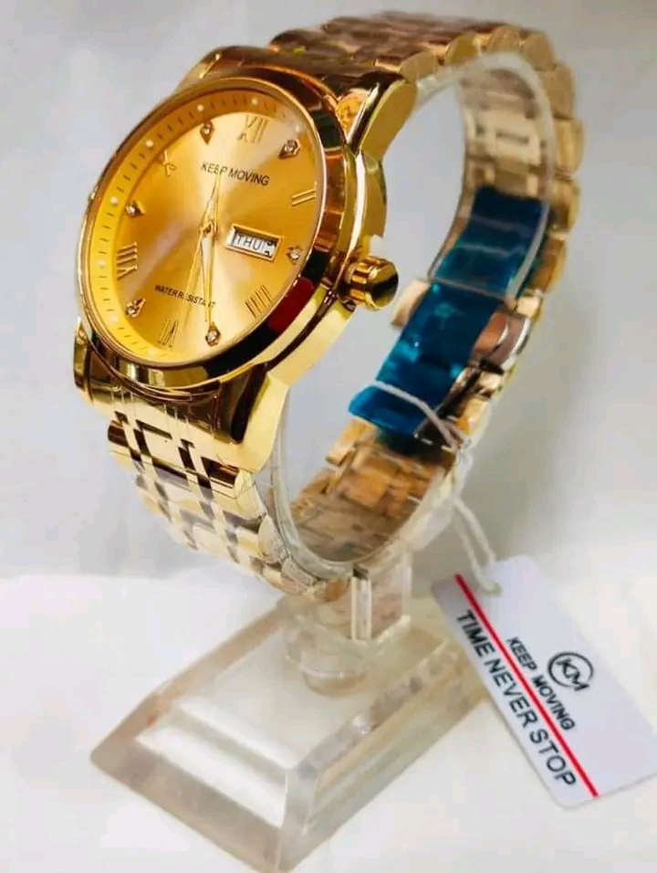 Vendeur de montre et vêtements