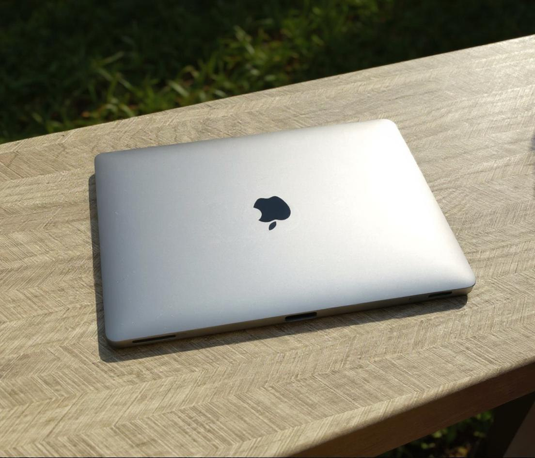 MacBook Air 2020 - Core i5 - 8 GB RAM - 256 Go avec chargeur (REMISE EN MAIN PROPRE UNIQUEMENT) - Miniature 9