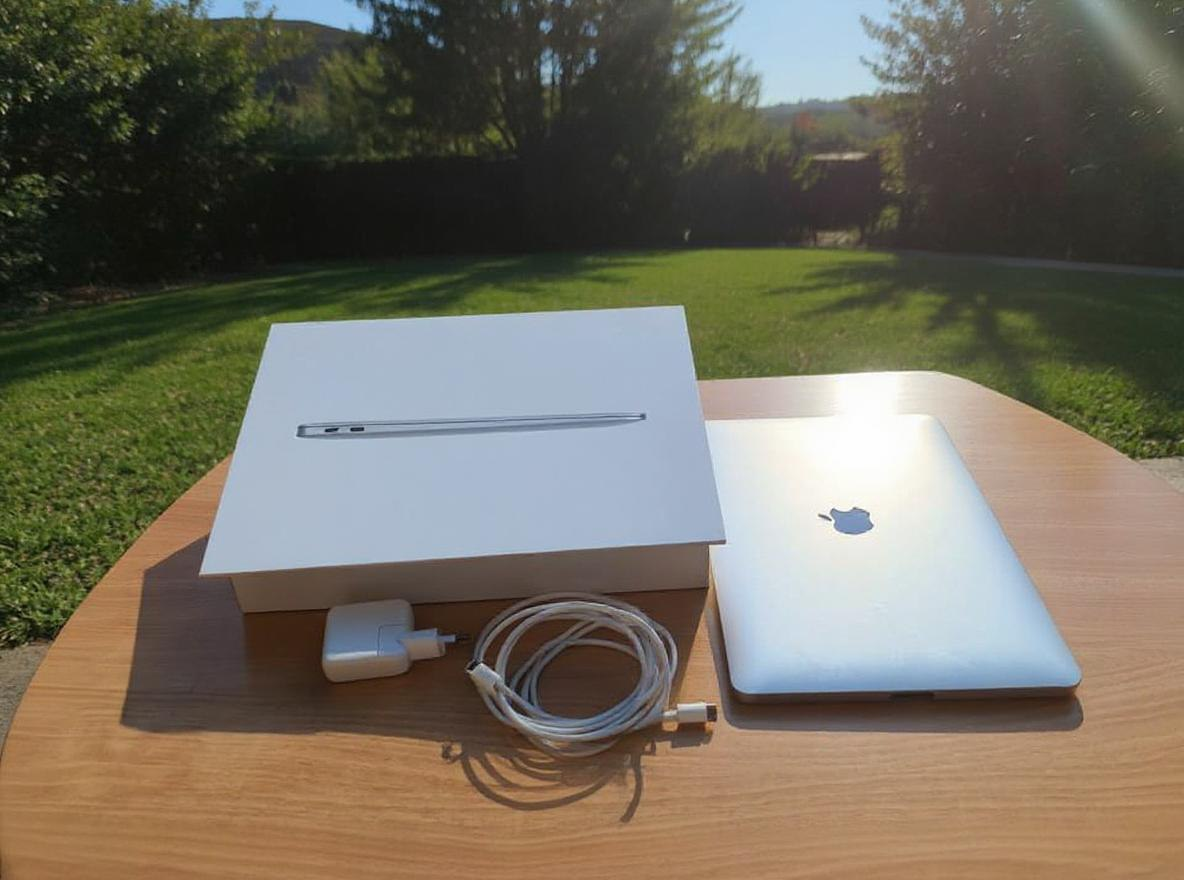 MacBook Air 2020 - Core i5 - 8 GB RAM - 256 Go avec chargeur (REMISE EN MAIN PROPRE UNIQUEMENT) - Miniature 6