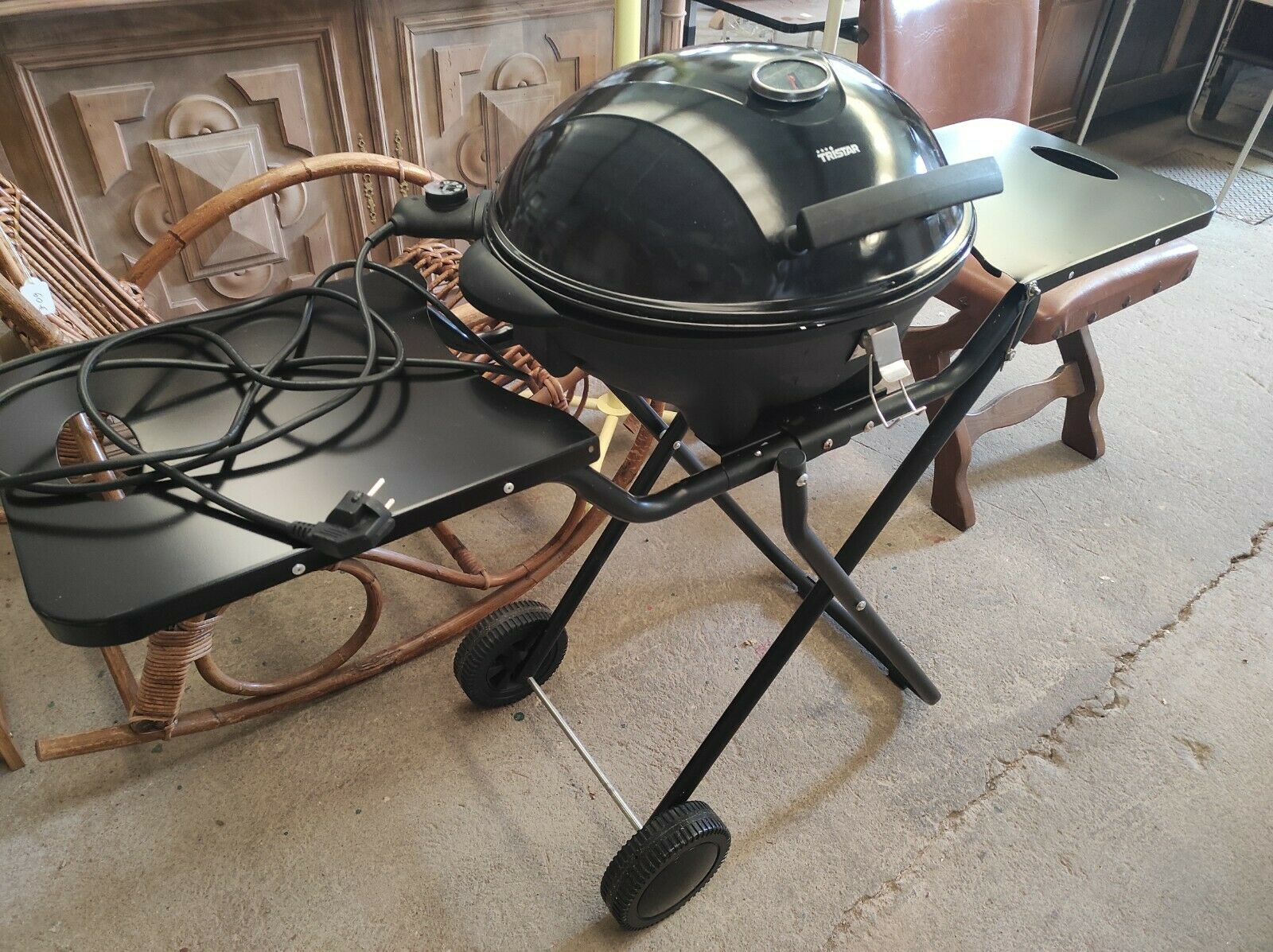 BARBECUE Grill électrique tristar avec 2 tables 230v 2200w Model BQ 2817