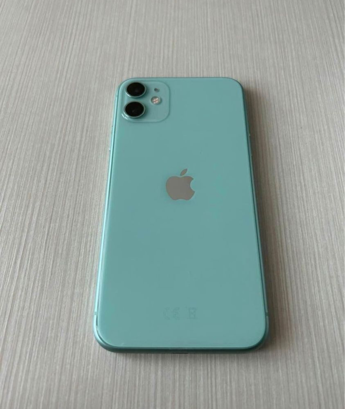 iPhone 11 vert avec boîte et accessoires