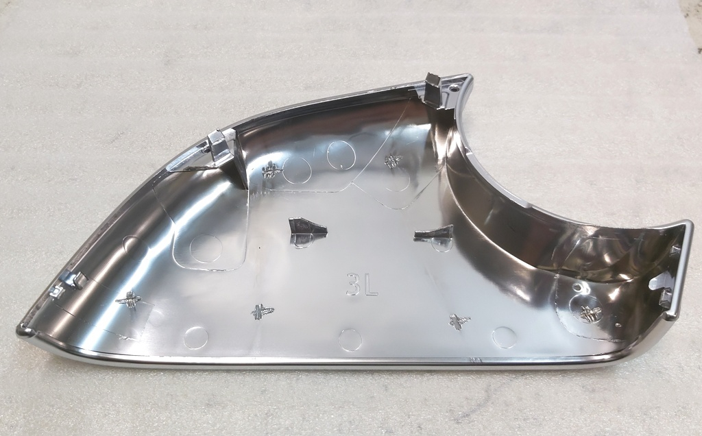 Garniture de rétroviseur extérieur inférieur gauche Tesla 2287.3005
chrome AE