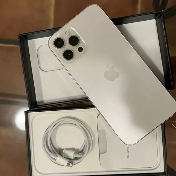 IPhone 11 Pro Max - Comme Neuf (reconditionné) - Miniature 3