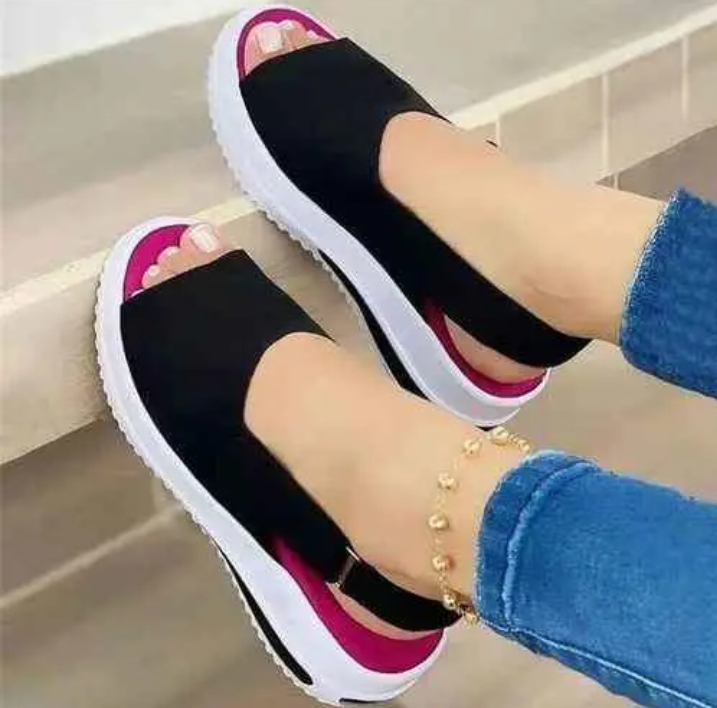 Des pairs de chaussures - Miniature 2