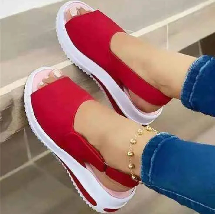 Des pairs de chaussures