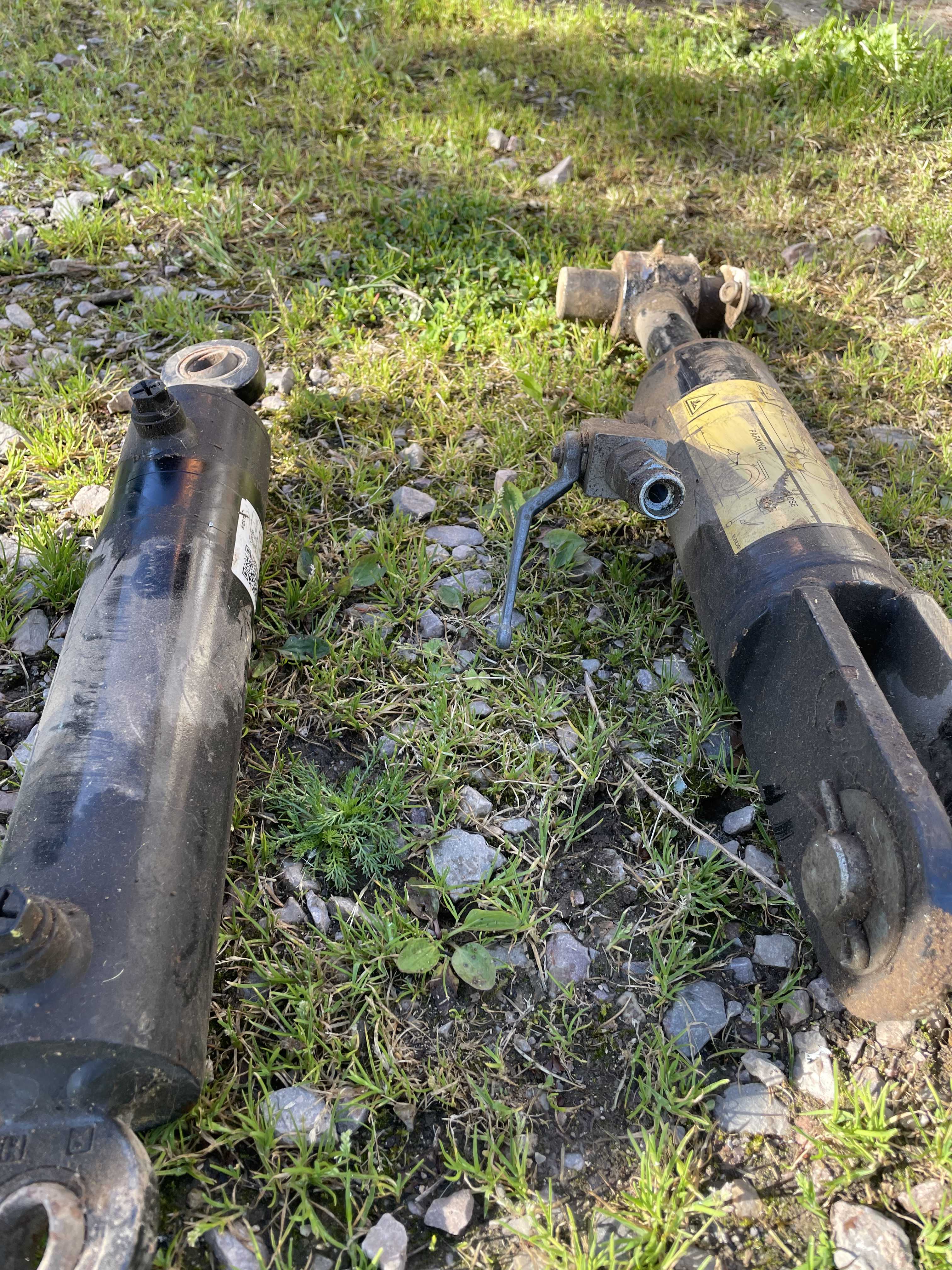 Vérins hydrauliques à vendre - Photo 1