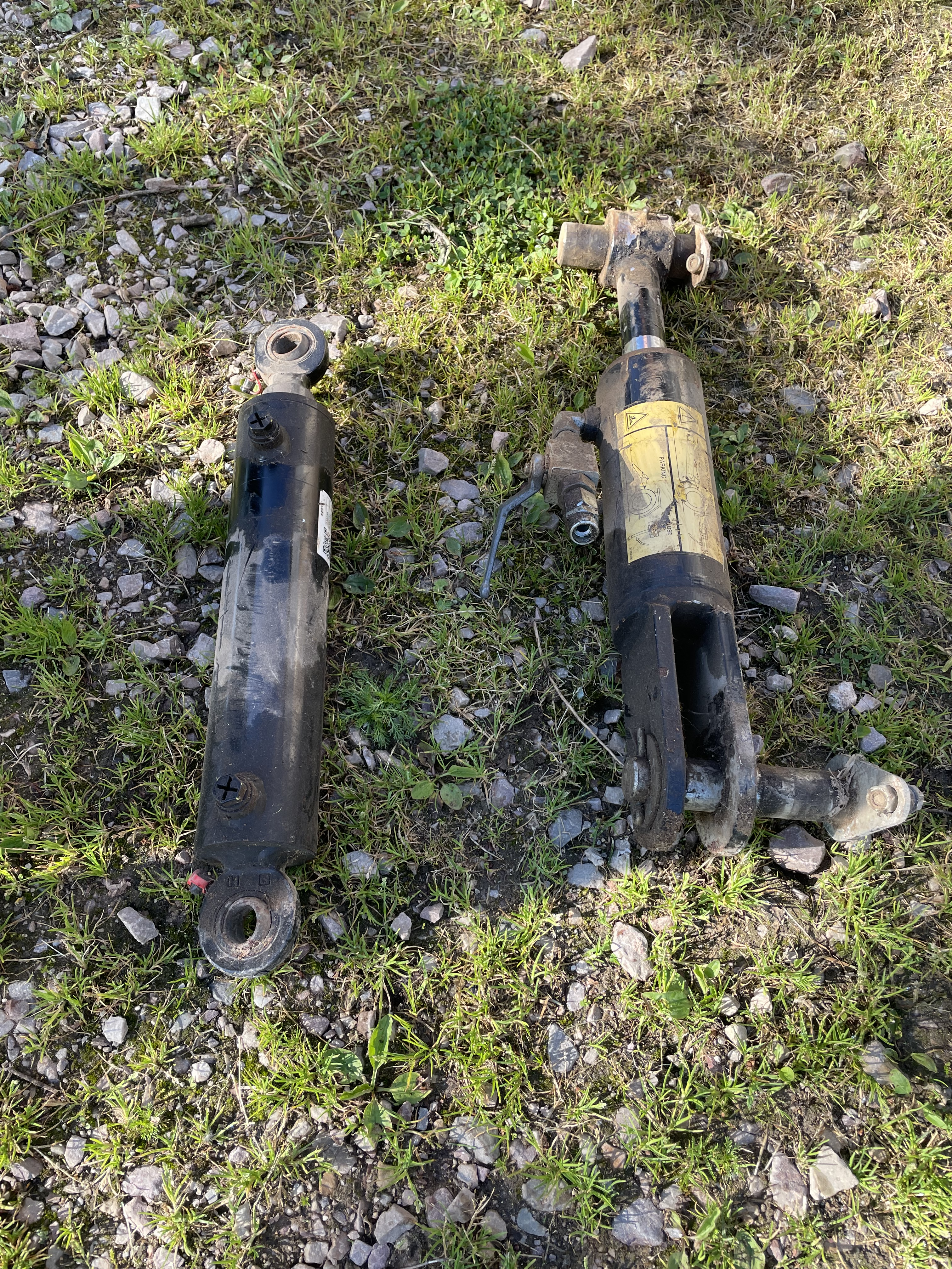 Vérins hydrauliques à vendre