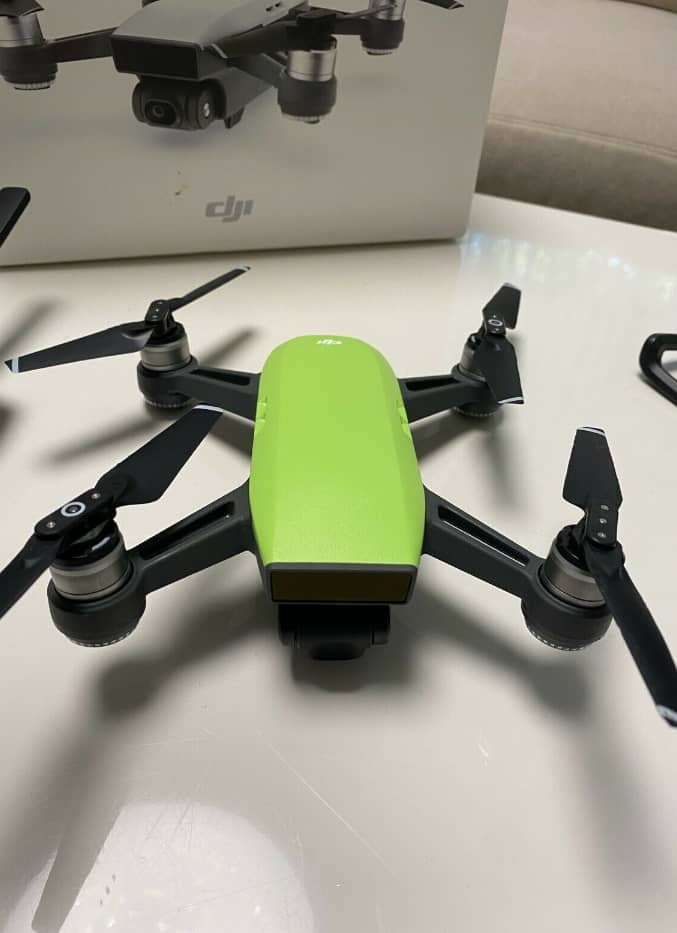 Drone spark dji + pack complet 3 piles.+ Sac vis