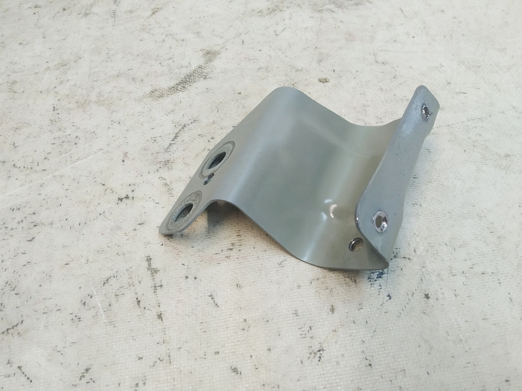 Support de sous-châssis de longeron avant droit Tesla 1073812-S0-A