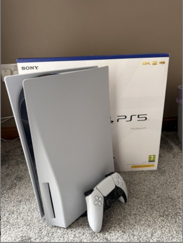 Je vends ma PS5 avec tout ses accessoires à un prix pas trop élevé.