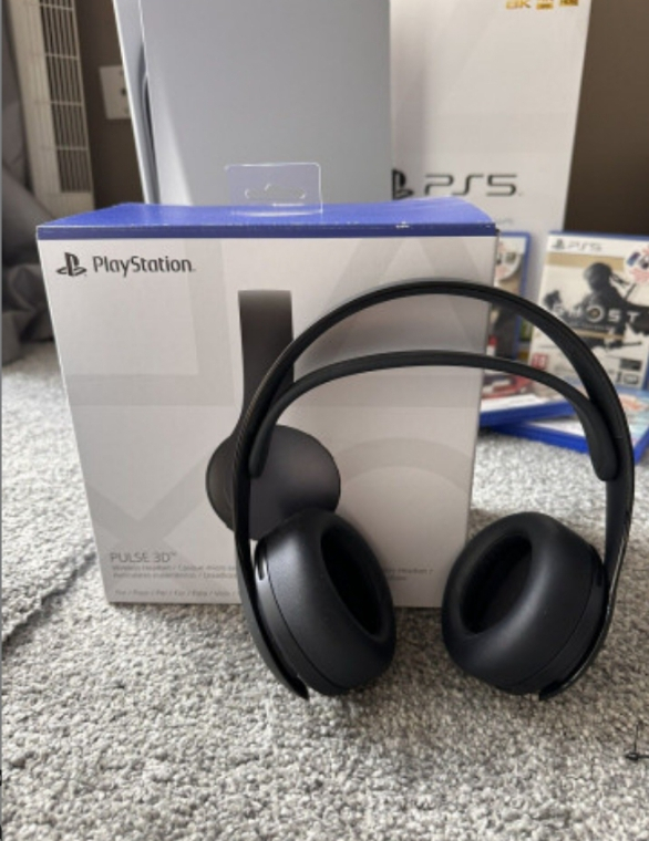 Je vends ma PS5 avec tout ses accessoires à un prix pas trop élevé. - Miniature 3