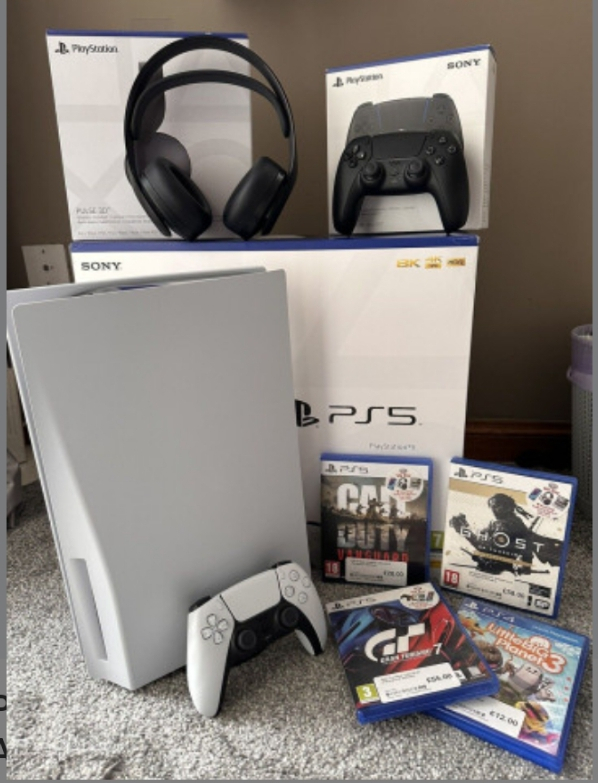 Je vends ma PS5 avec tout ses accessoires à un prix pas trop élevé. - Miniature 2