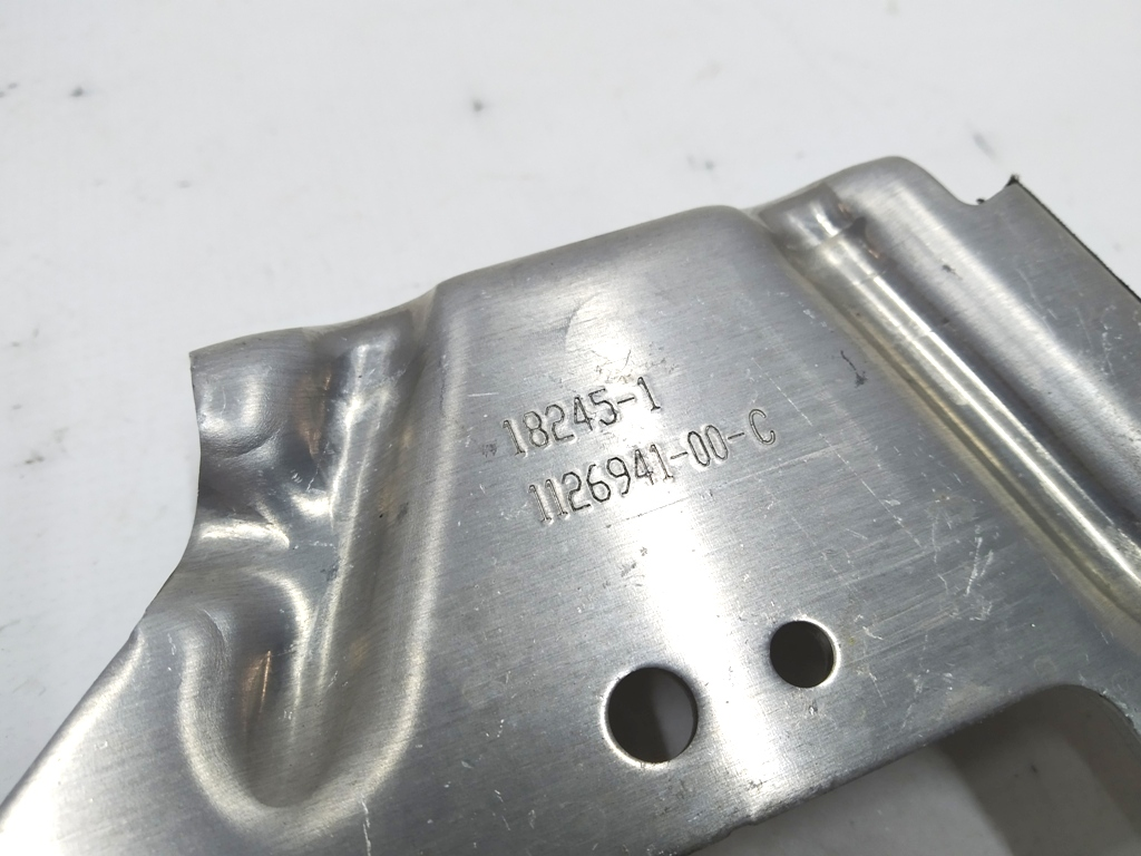 Support de montage inférieur du réchauffeur de batterie Tesla 1126941-00-C