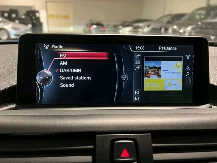 Je mets en vente mon BMW série 1 en bon état de fonctionnement bien propre sans aucun problème - Miniature 2