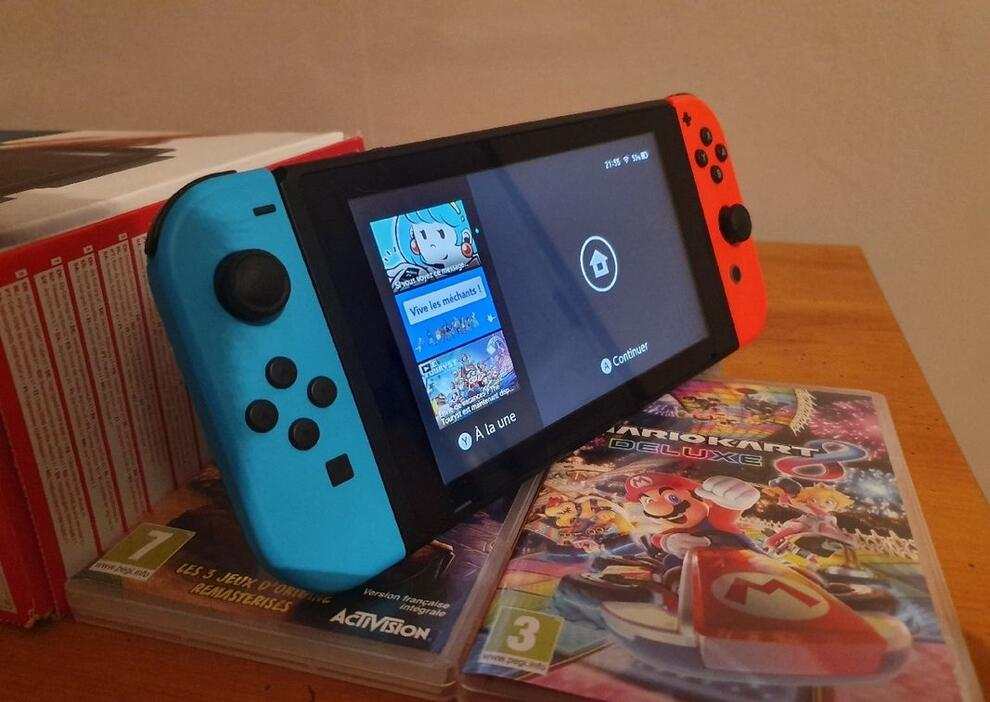 Nintendo switch bleu et rouge plus 5 jeux Réf. A224480