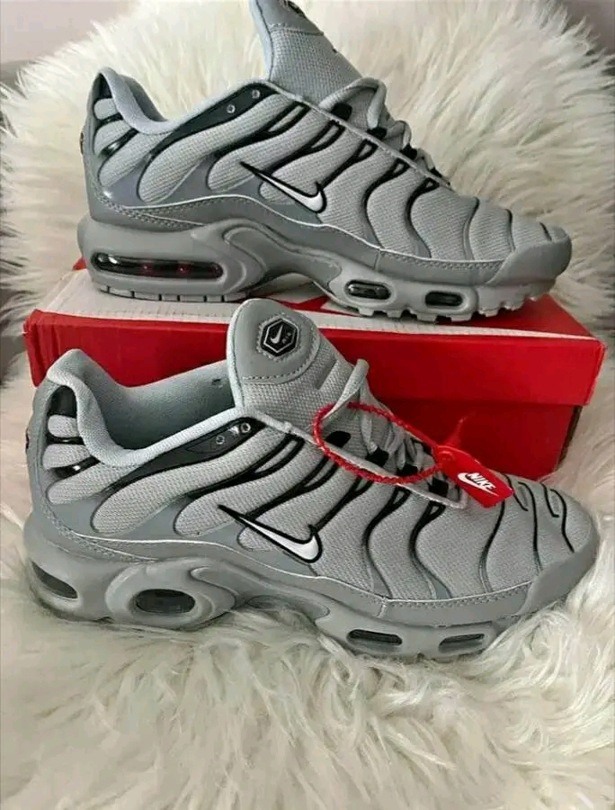 VENTE BASKETS TN, AIR MAX, AIR FORCE, AIR JORDAN - Miniature 6