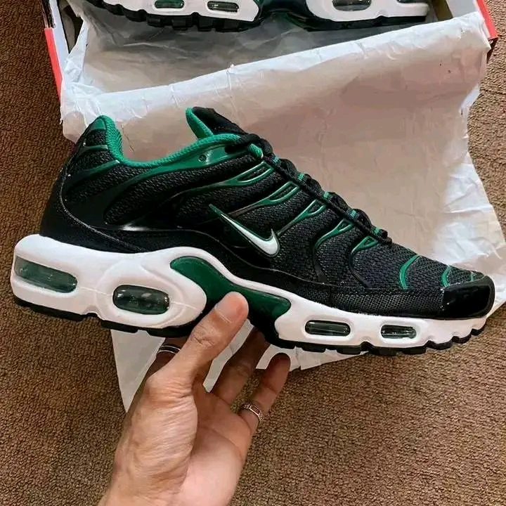 VENTE BASKETS TN, AIR MAX, AIR FORCE, AIR JORDAN - Miniature 8