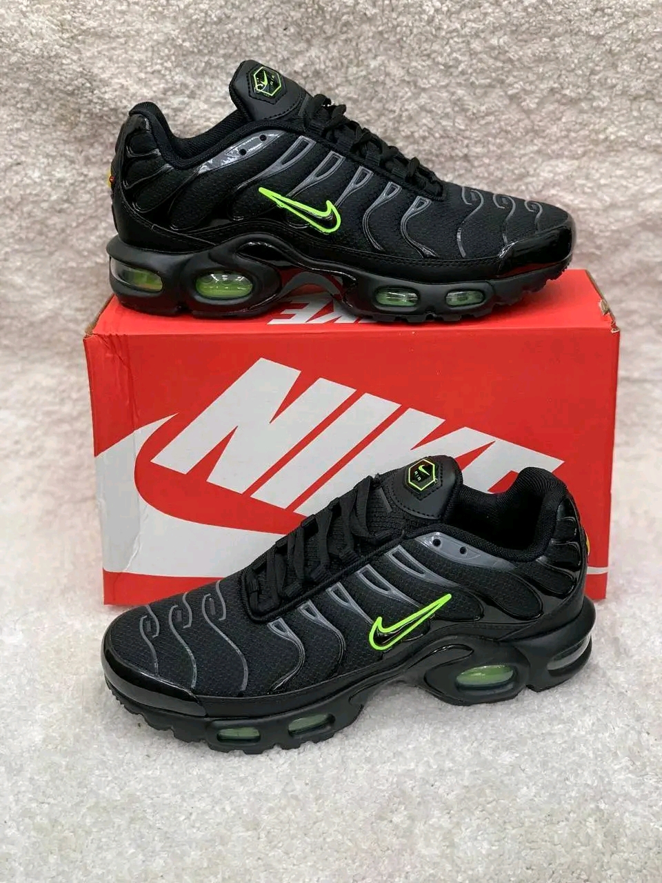 VENTE BASKETS TN, AIR MAX, AIR FORCE, AIR JORDAN - Miniature 4