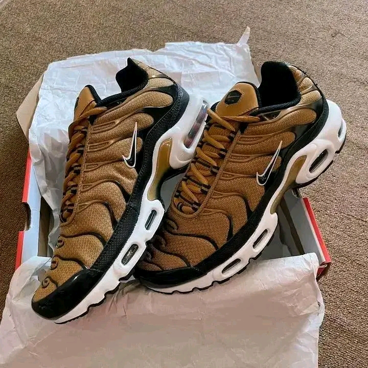 VENTE BASKETS TN, AIR MAX, AIR FORCE, AIR JORDAN
