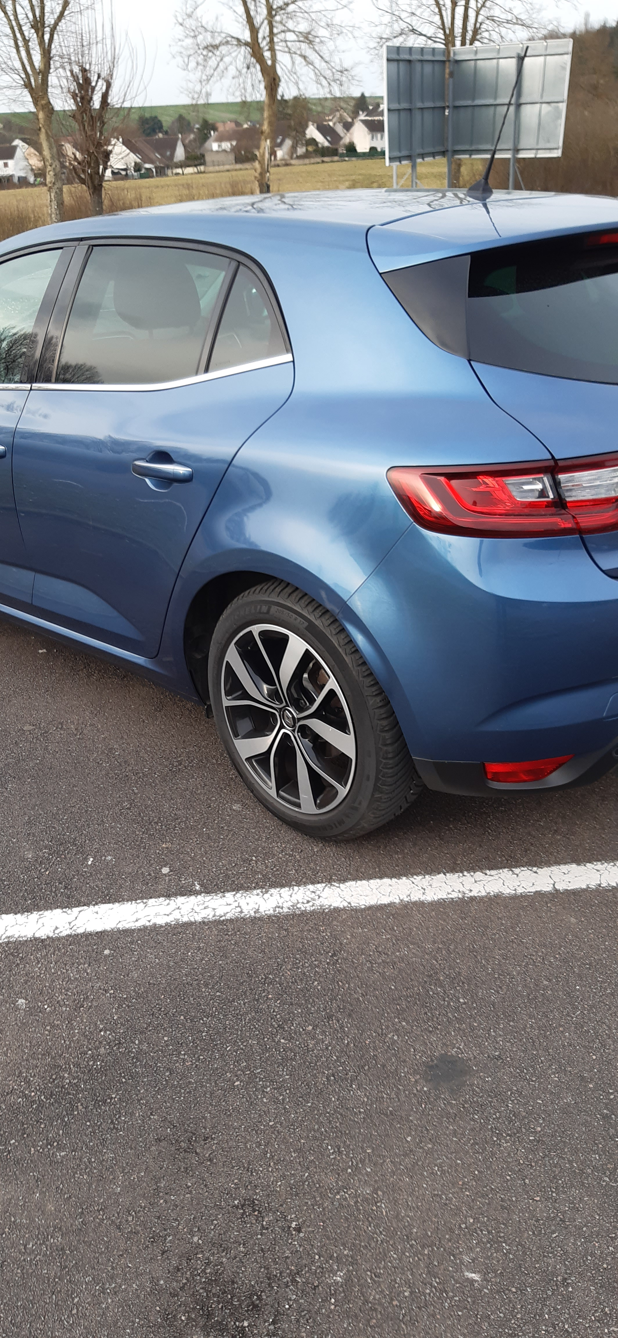 Renault Megane 4 TCE Limited avec Carnet d'Entretien - Miniature 2