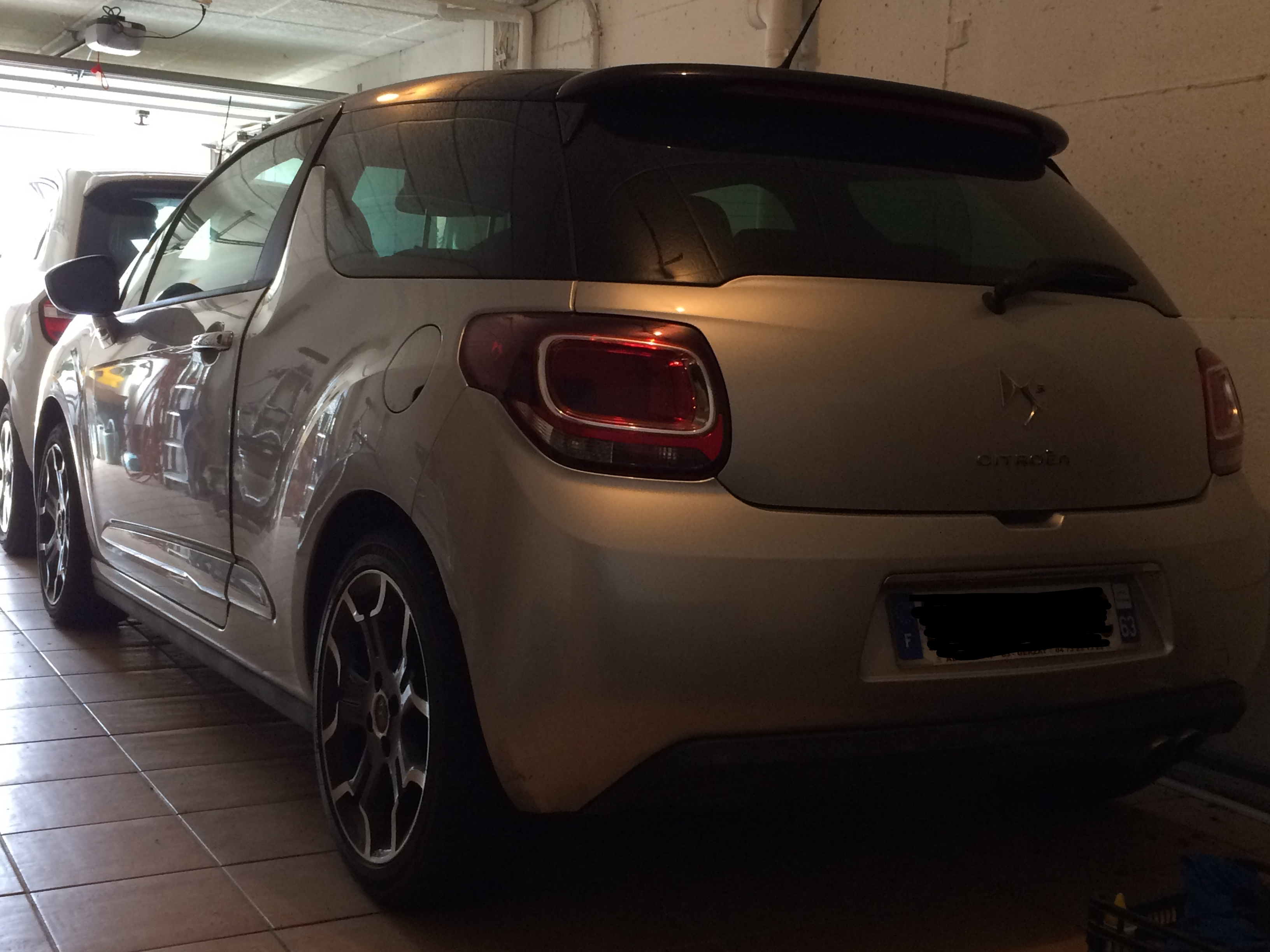 Citroën DS3 1.6 l thp 155 cv Sportchic GPS citadine, gris
