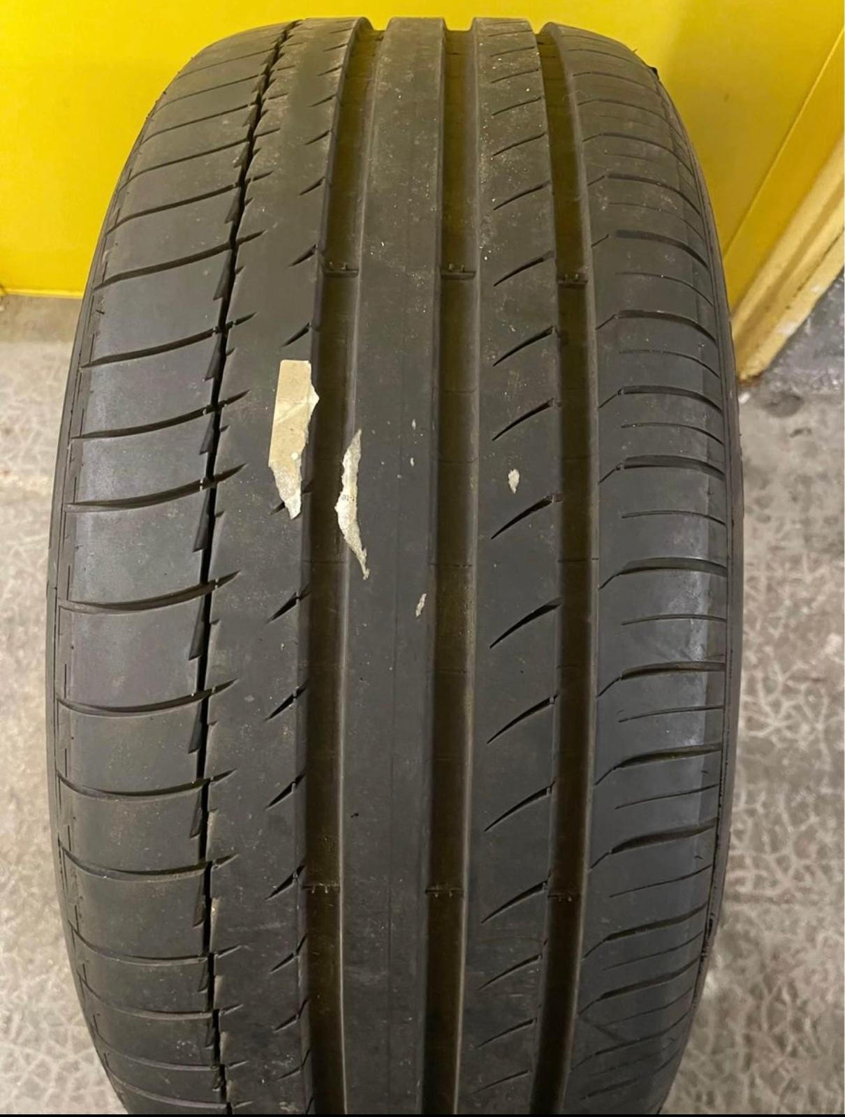 Pneus michelins - Miniature 3