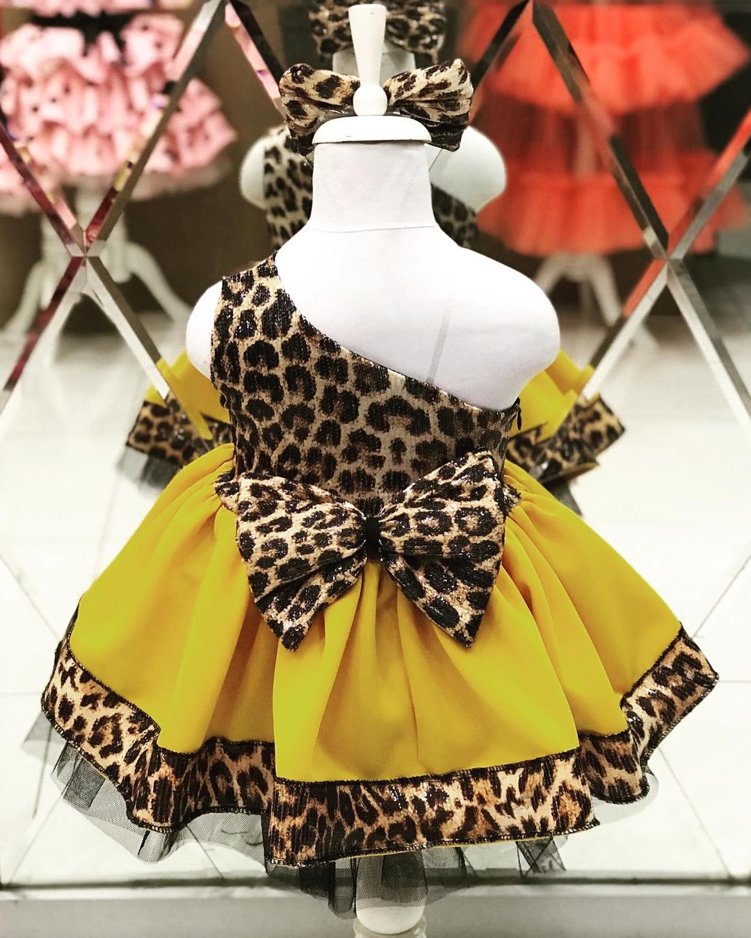 A vendre des robes pour les enfants - Miniature 2